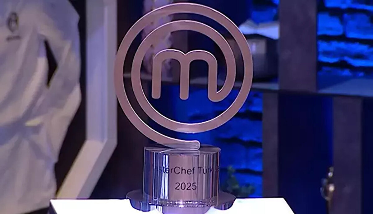 TV8 ekranlarının reyting rekortmeni yarışması MasterChef Türkiye'de büyük finale adım adım yaklaşılıyor. Aylardır süren maratonun sonunda son dörde kalan isimler netleşti. Çağatay, Sezer, Hakan ve Özkan arasındaki kıyasıya mücadelede ilk finalist belli olurken, gözler şampiyonluk kupasının kaldırılacağı tarihe çevrildi.
