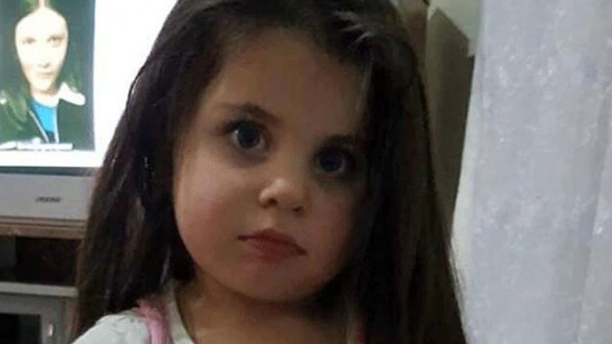 Ağrı’da 2018 yılında kaybolan ve günler süren arama çalışmalarının ardından cansız bedenine ulaşılan Leyla Aydemir’le ilgili dava, Yargıtay tarafından verilen bozma kararının ardından yeniden ele alınmaya hazırlanıyor. Yüksek Mahkeme, önceki yargılamada önemli delillerin incelenmediğini belirterek kararın geri gönderilmesine hükmetmişti.