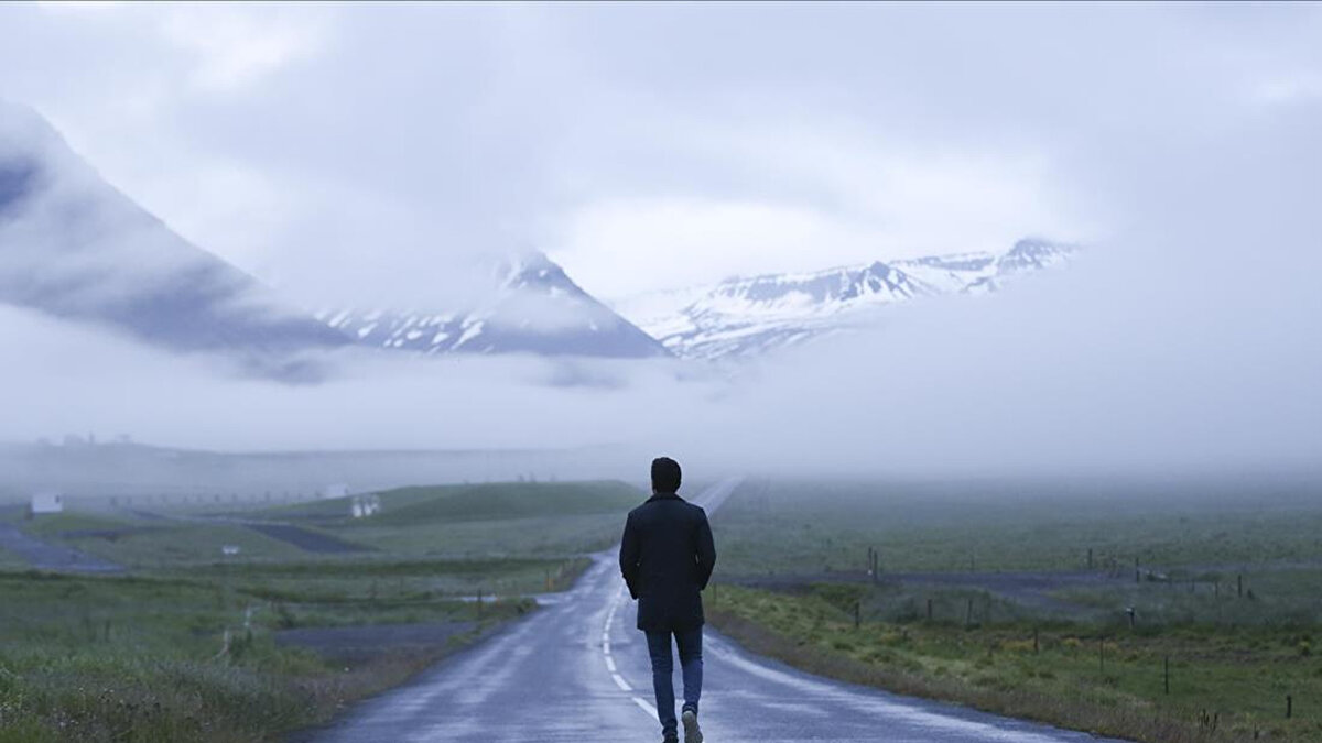 Küresel çatışmaların arttığı, askerileşme politikalarının sertleştiği ve Rusya-Ukrayna savaşının etkilerinin sürdüğü bir dönemde yayımlanan 2025 GPI raporu, barış seviyelerindeki değişimi gözler önüne serdi. Rapora göre bazı ülkeler huzurunu korumayı başarırken, bölgesel gerilimler özellikle Doğu Avrupa ve Orta Asya’da ciddi düşüşlere yol açtı.