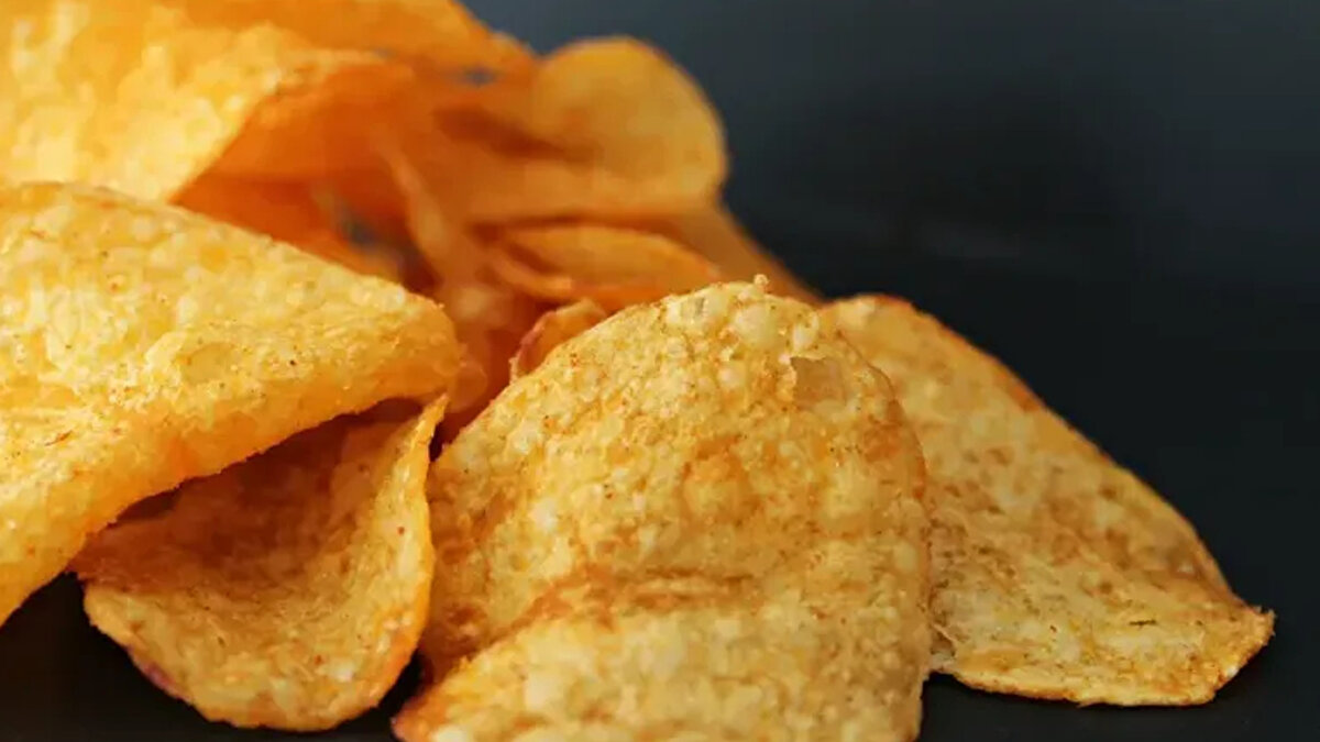 Özellikle internet üzerinden veya ithal ürün satan marketlerden alınan atıştırmalıklarda riskin büyük olduğu belirtiliyor. Uzmanlar, "Yurt dışından gelen paketli gıdalarda etiket bilgilerini satır satır okuyun. Eksik bildirimler sağlığınızdan edebilir" uyarısında bulundu.