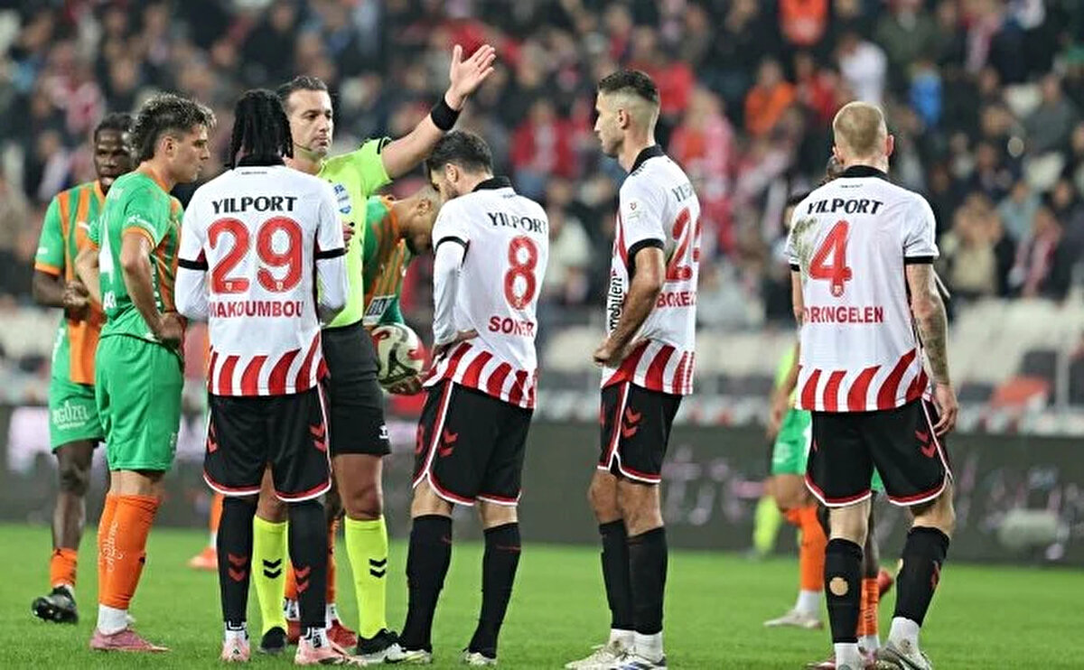 SÜPER LİG'DE 65. RANDEVU!<br><br>Galatasaray Süper Lig'deki 64 maçta 43 galibiyet alırken Samsunspor'un galibiyeti ise 7