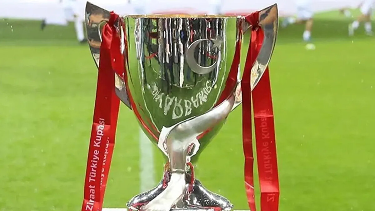 Gruplara Doğrudan Katılan Takımlar<br><br>Geçtiğimiz sezonun sıralaması ve kupa başarısı nedeniyle 4. tur oynamadan doğrudan gruplara kalan 5 takım şunlar:<br><br>Beşiktaş<br><br>Galatasaray<br><br>Fenerbahçe<br><br>Samsunspor<br><br>RAMS Başakşehir