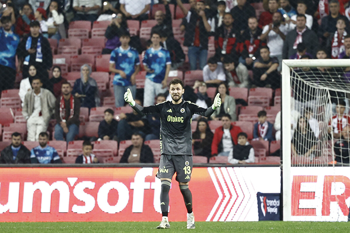 Sezon başında üçüncü kaleci olarak transfer edilen Tarık Çetin gösterdiği performans ile 2. kaleci pozisyonuna yerleşti.