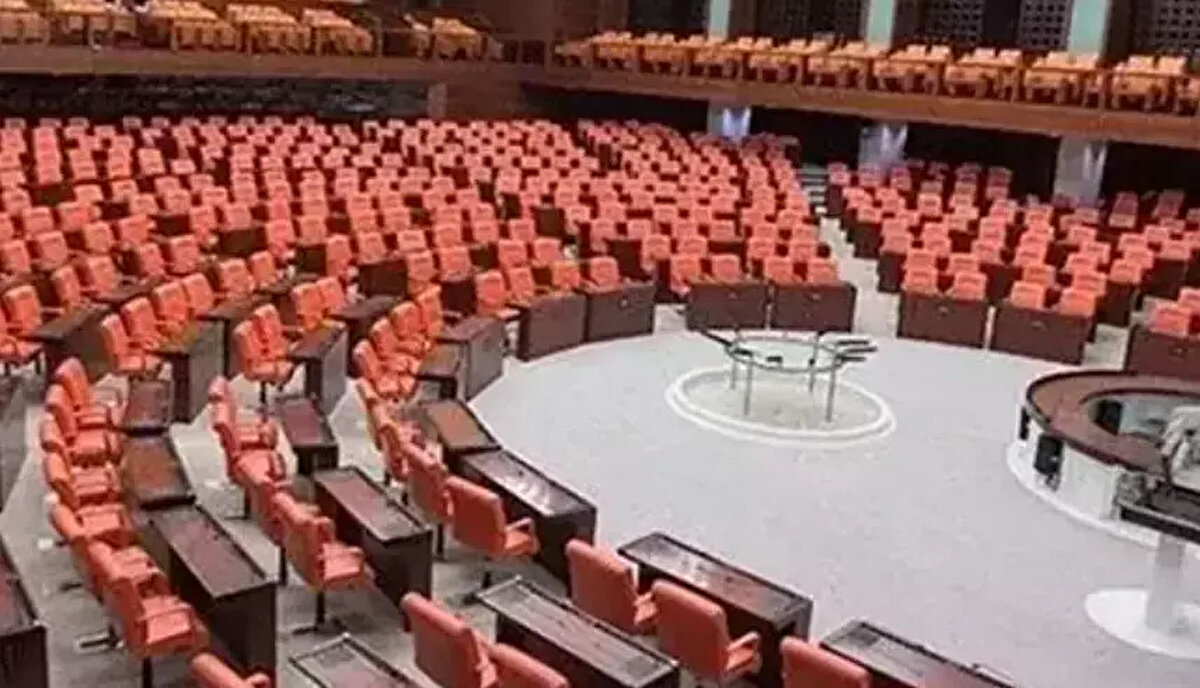 11. Yargı Paketi Onaylandı mı?<br><br>Meclis Genel Kurulu'nda görüşülen ve kamuoyunda 11. Yargı Paketi olarak bilinen Türk Ceza Kanunu ile Bazı Kanunlarda Değişiklik Yapılmasına Dair Kanun Teklifi'nin görüşmeleri devam ediyor. Komisyon Başkanı ve AK Parti İstanbul Milletvekili Cüneyt Yüksel, teklifin ilk 15 maddesinin kabul edildiğini duyurdu. Görüşmelerin tamamlanmasının ardından paketin yasalaşarak Resmi Gazete'de yayımlanması bekleniyor.