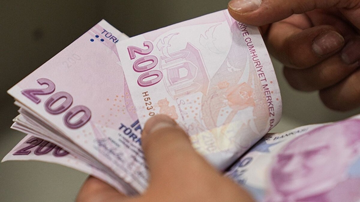 Kasım ayında açıklanan enflasyon verileri, hem ekonomik programın etkilerini hem de fiyat istikrarına yönelik adımların sonuçlarını ortaya koydu. Yıllık enflasyon yüzde 31,07’ye inerek son dört yılın en düşük düzeyini gördü. Aylık enflasyon da yüzde 2,04 ile yaklaşık iki buçuk yılın en düşük oranına geriledi. Bu gelişmeler, 2026’ya doğru hedeflenen tek haneli enflasyon sürecinin sürdüğüne işaret ediyor.