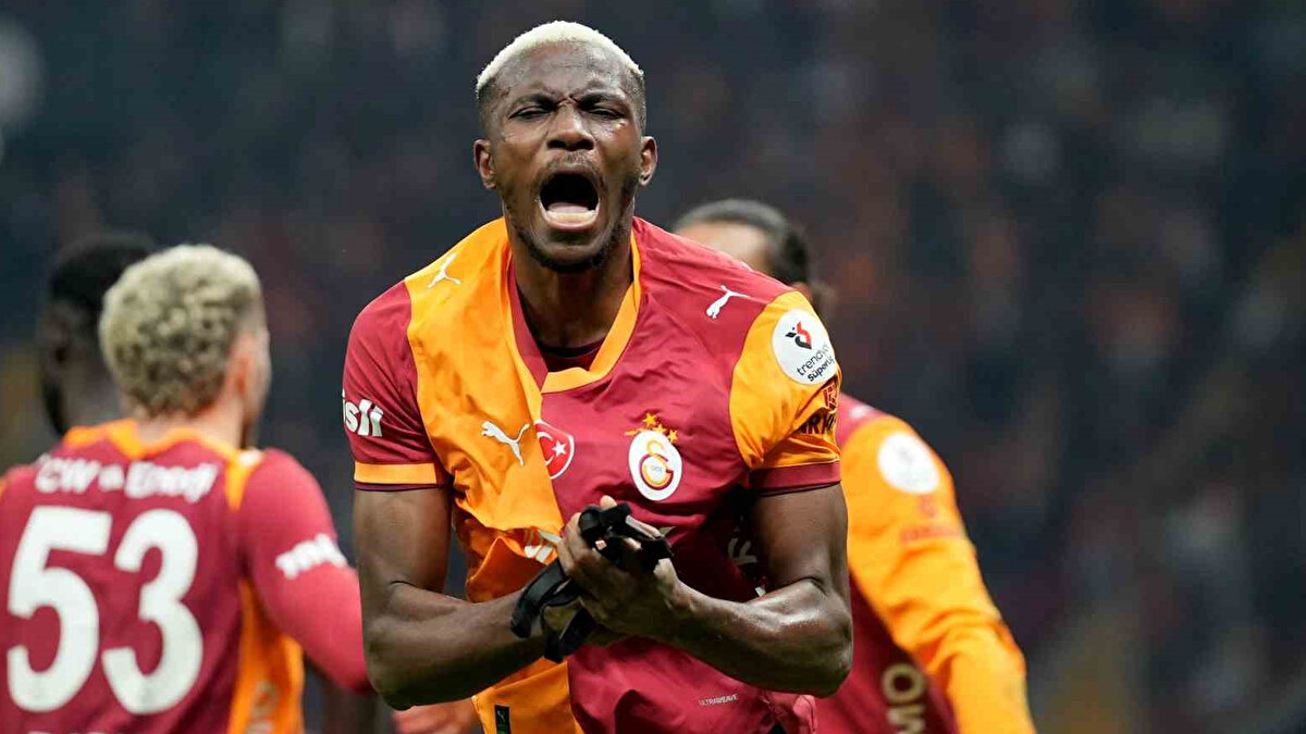 OSIMHEN’DEN MÜTHİŞ GALİBİYET GOLÜ<br><br>Galatasaray, 90+3. Dakikada Victor Osimhen’in ceza sahasında içerisinde yarım rövaşata ile attığı golle 3-2 öne geçti.