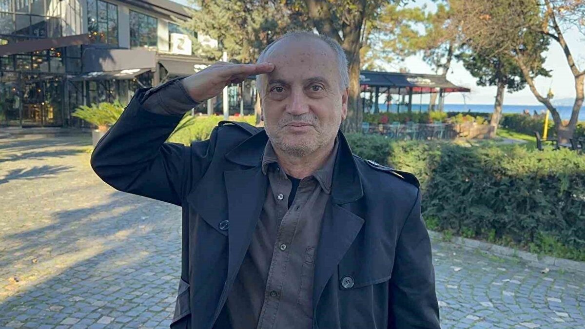 Jandarma kontrolünde ortaya çıktı<br><br>Metan, yaklaşık üç hafta önce araçla seyir hâlindeyken yapılan kimlik kontrolü sırasında bu durumla karşılaştığını belirtti. Kontrol sonrası yönlendirildiği askerlik şubesinde kendisine, Ordu Devlet Hastanesi’nde heyete girmesi gerektiği tebliğ edildi. Yapılacak muayene sonucunda yükümlülüğünün devam edip etmediği kesinleşecek.