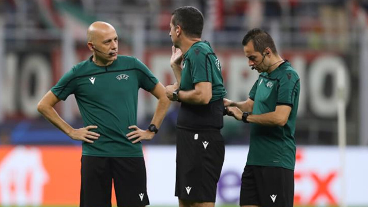 "Avrupa'da Bile En Zor Konu"<br>Elle oynama pozisyonlarının hakemler için bir kâbus olduğunu belirten Duran, "Yalnızca bizim ülkemizde değil Avrupa'da da en zor konu. UEFA'da onlarca seminere katıldım. Hakemler arasında elle oynama konusunda standart sağlanamaz, hakemin yorumuna muhtaçtır" diyerek söze başladı.