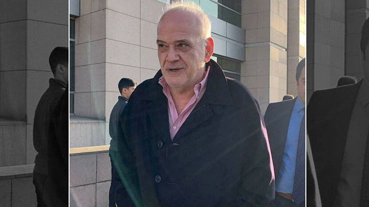 ÜNLÜ OYUNCU VE YÖNETİCİLER GÖZALTINA ALINDI<br><br>Gözaltına alınanlar arasında yorumcu Ahmet Çakar, Adana Demirspor eski başkanı Murat Sancak, Antalyaspor İkinci Başkanı Emrah Çelik, Galatasaraylı oyuncu Metehan Baltacı, Fenerbahçeli oyuncu Mert Hakan Yandaş ve hakem Zorbay Küçük gibi tanınan ünlü isimler yer aldı.