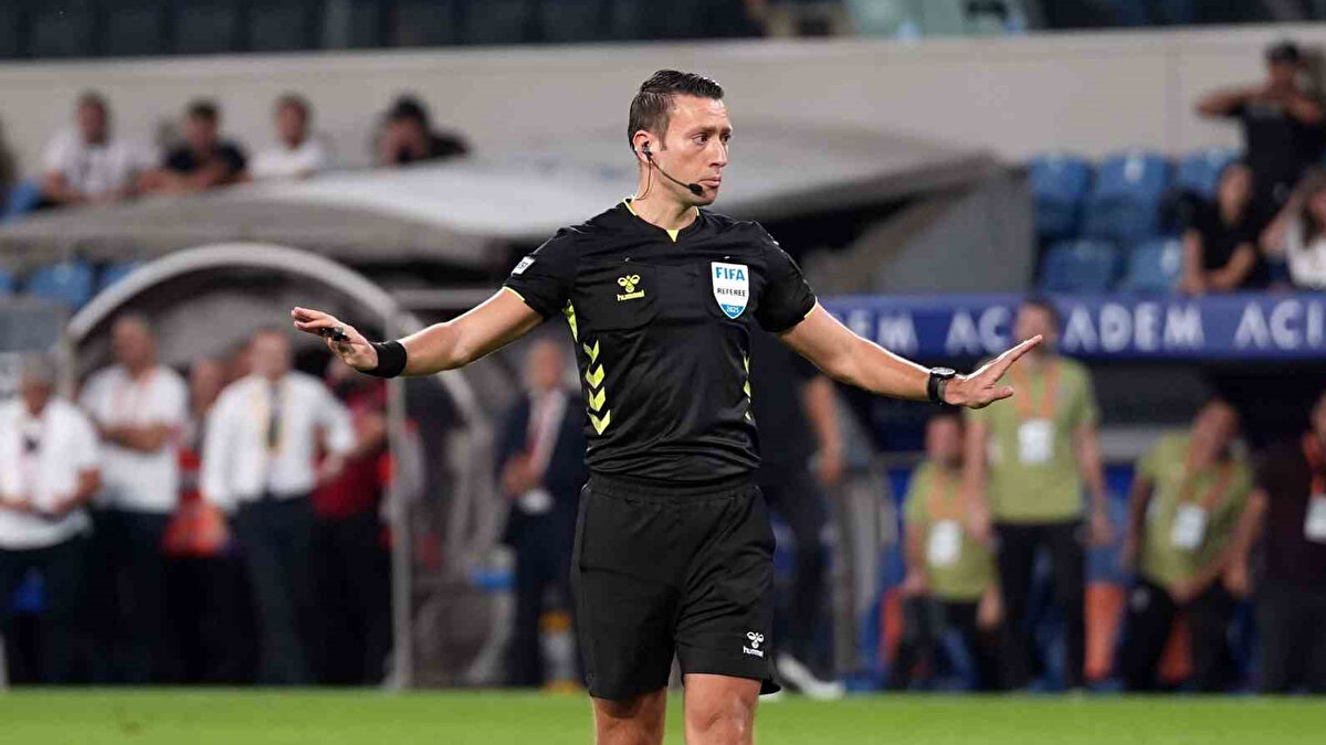 Cumhuriyet Başsavcılığı'nın yaptığı açıklamada gözaltına alınan isimler; <br><br>-Galatasaray'ın oyuncusu Metehan Baltacı<br><br>-Fenerbahçe'nin oyuncusu Mert Hakan Yandaş <br><br>-Adana Demirspor eski başkanı Murat Sancak<br><br>-Ahmet Çakar ve eşi <br><br>-Zorbay Küçük <br><br>-Ankaraspor Kulüp sahibi Ahmet OKATAN<br><br>-Ankaraspor Kulüp Başkanı Mehmet Emin KATİPOĞLU<br><br>-Nazilli Belediyespor Başkanı Şahin KAYA <br>