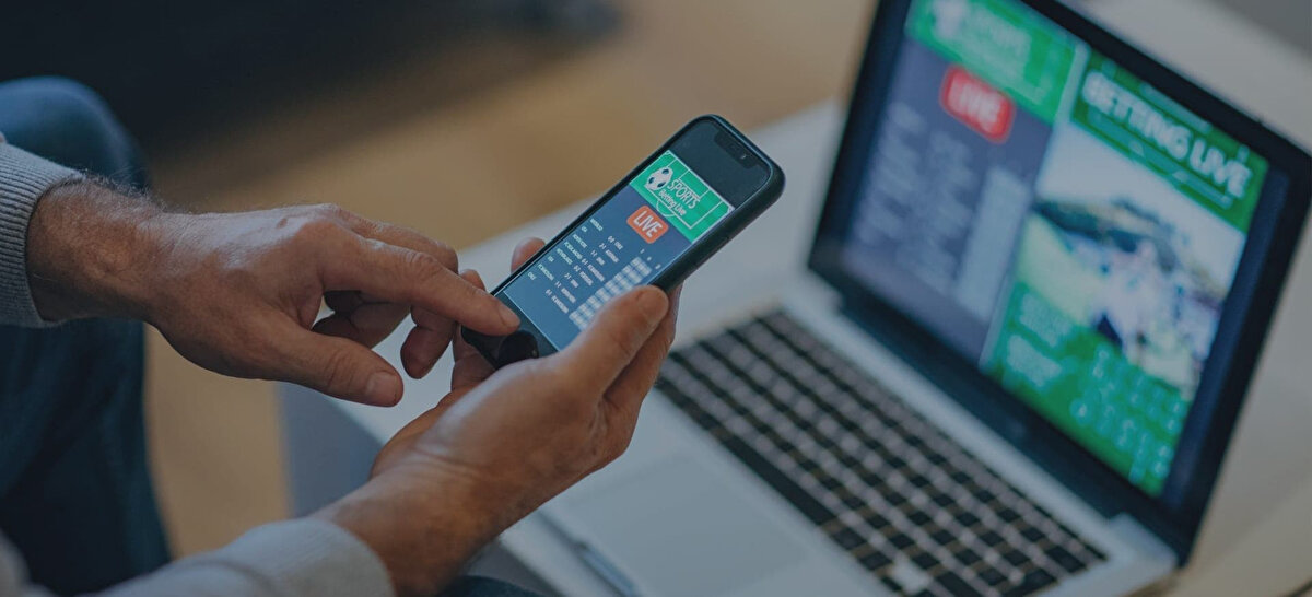 4. Şike İddiası: Maç Sonucunu Etkilemeye Yönelik Eylemler<br><br>Soruşturma sadece bahisle sınırlı kalmadı; alt liglerdeki kritik maçlarda şike yapıldığına dair tespitler de dosyaya girdi. Özellikle 28 Nisan 2024 tarihindeki Ankaraspor-Nazilli Belediyespor maçı mercek altına alındı. Bu kapsamda suçlanan isimler:<br><br>Ahmet OKATAN (Ankaraspor Kulüp Sahibi)<br><br>Mehmet Emin KATİPOĞLU (Ankaraspor Kulüp Başkanı)<br><br>Şahin KAYA (Nazilli Belediyespor Başkanı)