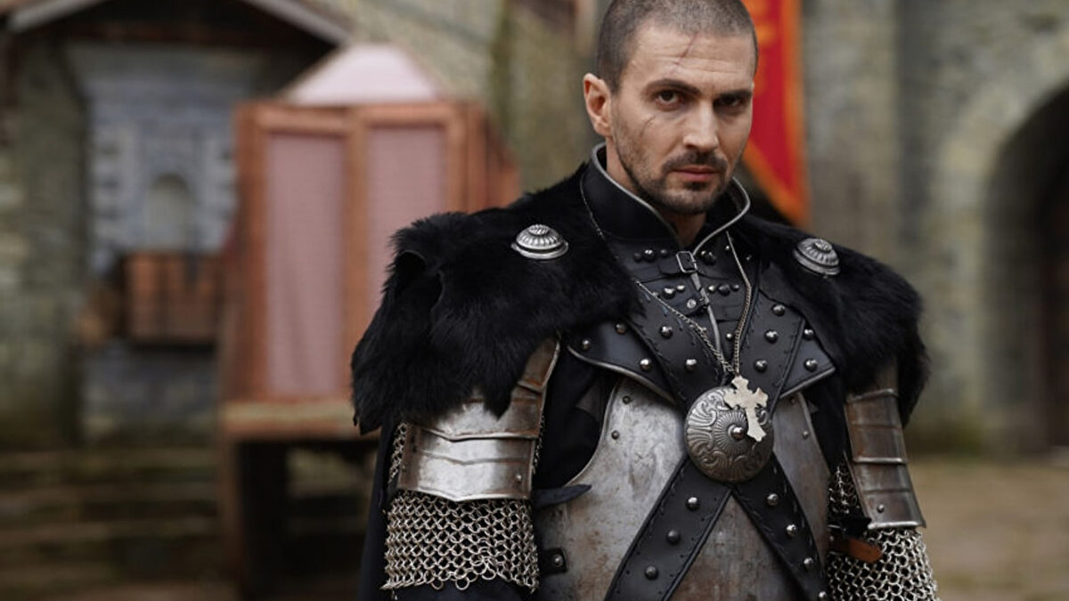 Hector karakteriyle ekrana gelecek<br>Kızılırmak, kutsal mabet şövalyelerinin lideri Hector karakteriyle seyircinin karşısına çıkacak. Yeni karakterin, mevcut hikâyeye hem çatışma hem de hareket getireceği ve dizinin temposunu yükselteceği ifade ediliyor.