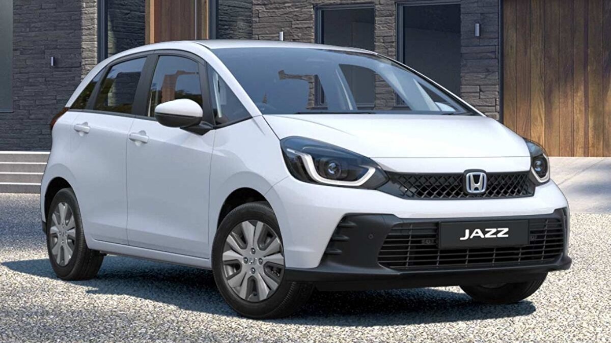 Honda 2025 fiyatlarını duyurdu<br><br>Sıfır otomobil piyasasında hareketlilik sürerken Honda, 2025 yılı için geçerli güncel fiyat listesini açıkladı. Jazz’den Type R’a kadar tüm modeller güncel başlangıç fiyatlarıyla listelendi.