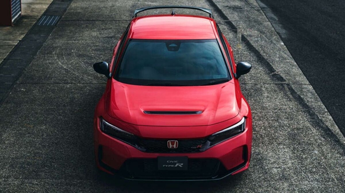 Honda Type R fiyatları<br><br>Honda Type R<br>Başlangıç fiyatı: 5.490.000 TL<br><br>Sportif hatları ve yüksek performansıyla bilinen Type R, 2025 listesinde markanın en üst seviye modeli olarak yer alıyor.