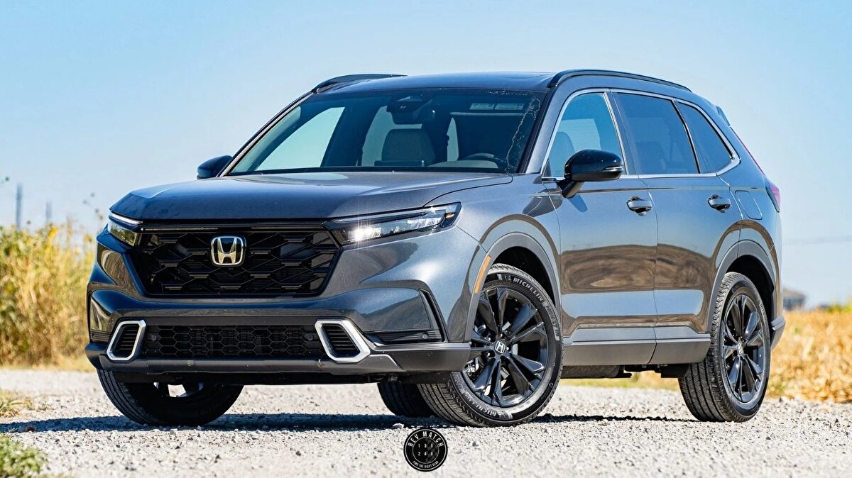Honda CR-V fiyat listesi<br><br>Honda CR-V e:HEV<br>Başlangıç fiyatı: 6.150.000 TL<br><br>CR-V, Honda’nın SUV sınıfındaki en büyük modeli. Hibrit motoru ve geniş yaşam alanıyla aile kullanıcılarının gözdesi.