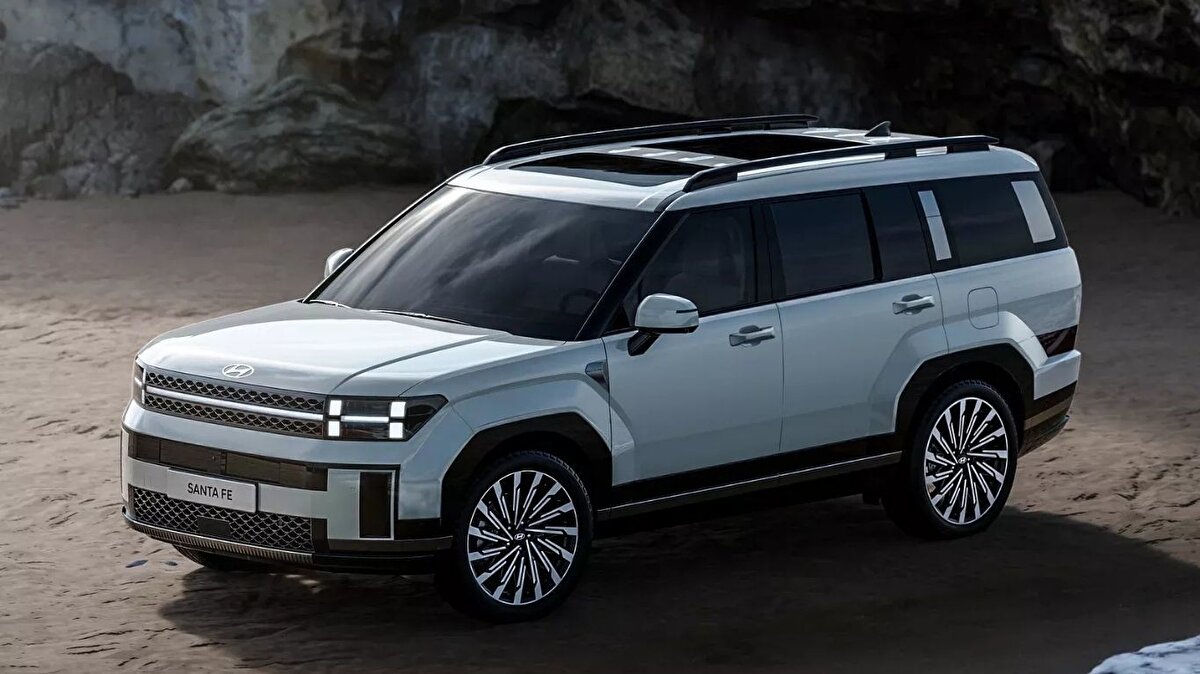 Hyundai Santa Fe Hibrit fiyat listesi<br><br>• 1.6 T-GDI HEV 215PS 4x4 AT — 4.960.000 TL<br><br>Santa Fe, hibrit SUV segmentinde güçlü performansıyla öne çıkıyor.