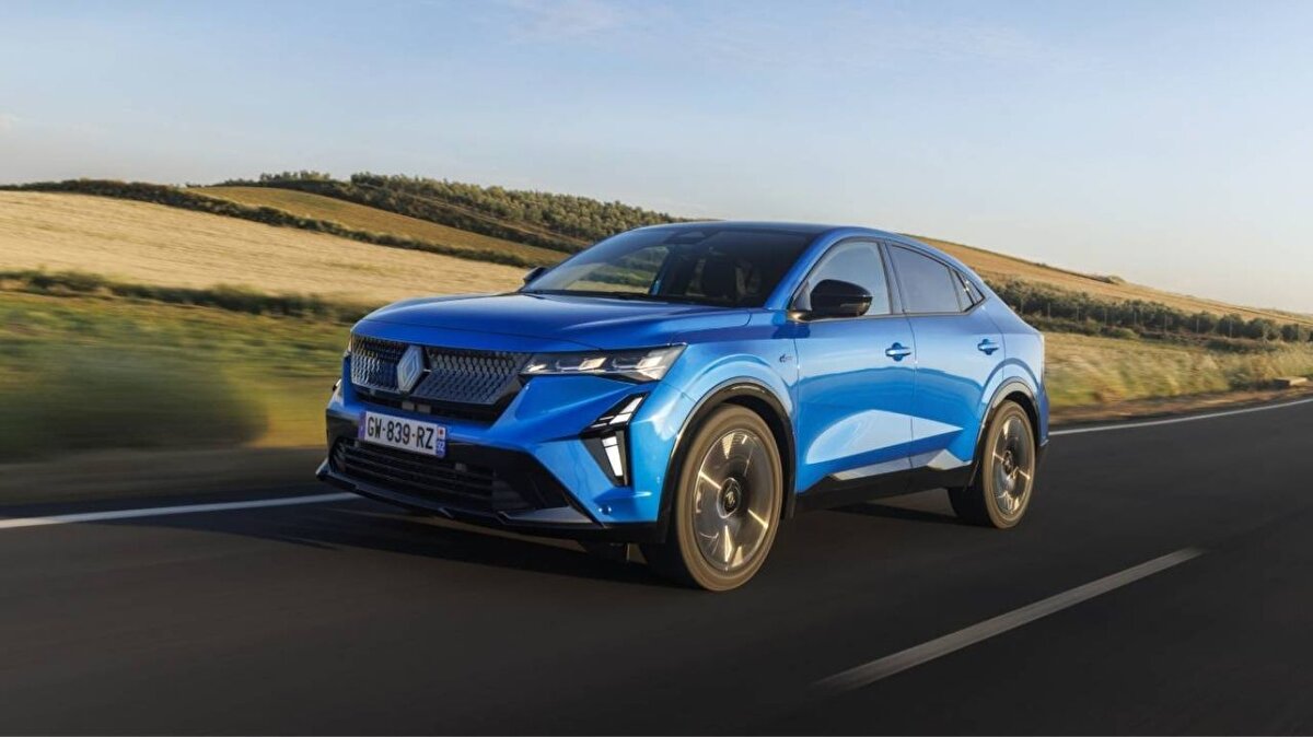 Renault Rafale fiyat listesi<br><br>• Esprit Alpine E-Tech Full Hybrid 200 hp — 3.600.000 TL