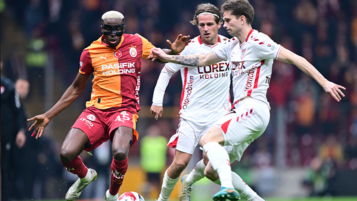 Süper Lig’de 15. haftanın açılış maçında lider Galatasaray evinde Samsunspor’u Osimhen’in son dakikalarda attığı golle 3-2 mağlup etti.