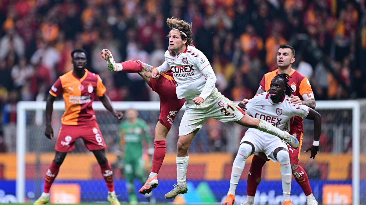 Trendyol Süper Lig’de 15. hafta heyecanı başladı. Açılış maçında Galatasaray evinde Samsunspor’u konuk etti.