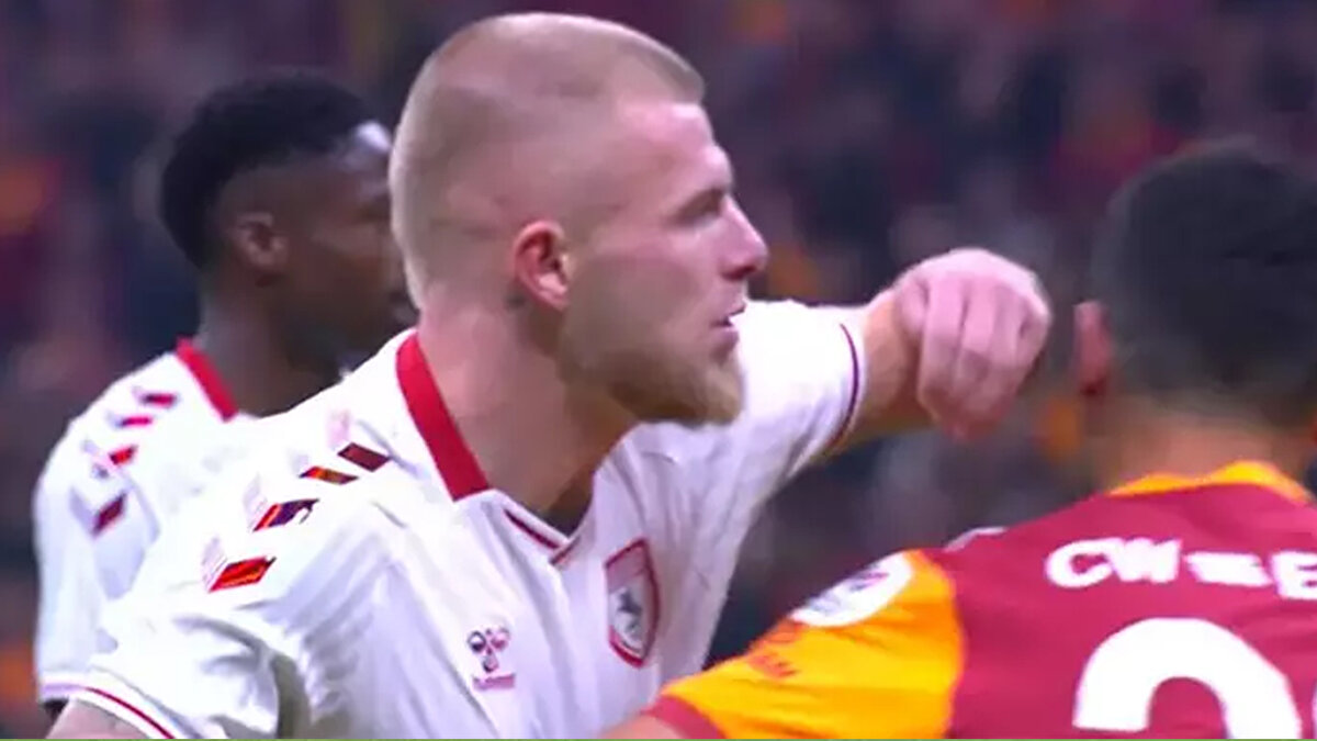 AN DRONGELEN İLE İLKAY GÜNDOĞAN ARASINDAKİ POZİSYON <br><br>Deniz Çoban: Net bir hücum faul, kasıtlı olarak rakibin yüzüne gitmiş bir el var ama bu yaralayıcı yoğun bir hamle değil. Kırmızı kartı düşünmem ama bunun sarı kart olması gerektiğini düşünüyorum.<br><br>Bülent Yıldırım: Önemli olan bu hareket sarı kart mı kırmızı kart mı onu düşünmek, bu net bir sarı kart. Silah olarak kullanmıyor ancak kontrolsüz bir araç olarak kullanıyor. Sportmenliğe aykırı. Böyle bir tarz yok.<br><br>Bahattin Duran: Çok kontrolsüz bir hareket, mutlaka sarı kart verilmeliydi. Top oyuna girmediyse oyun köşe vuruşuyla devam eder, oyuna girdiyse Galatasaray lehine faul ile oyun başlar.