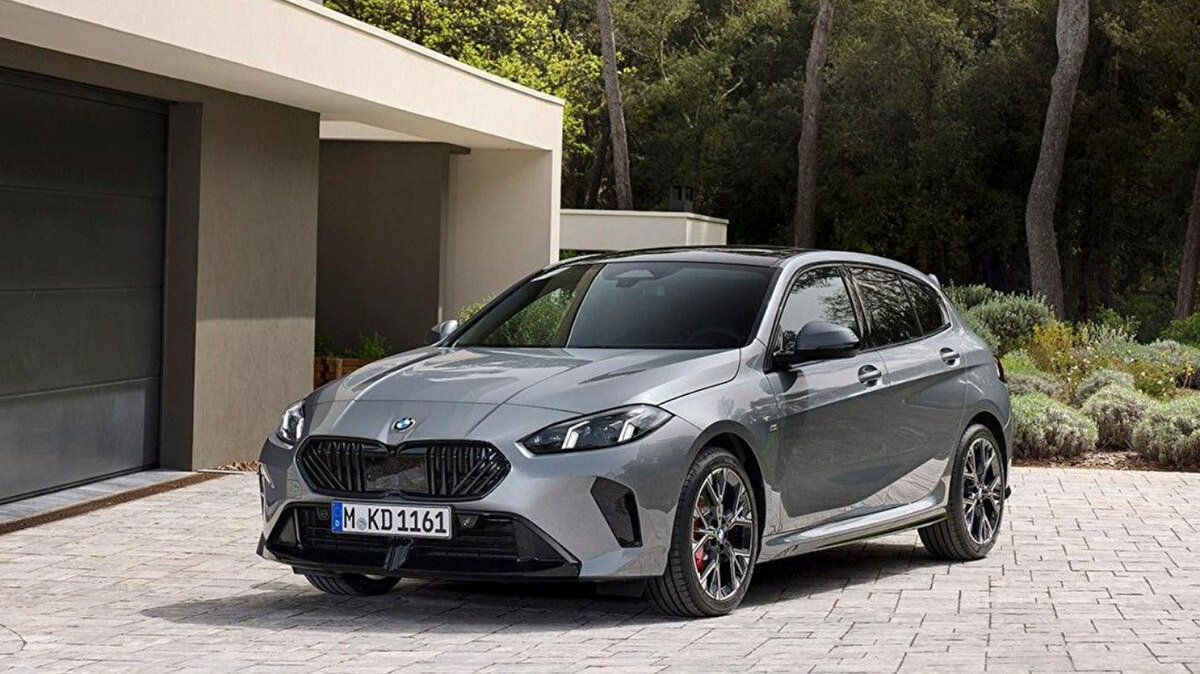 BMW 1 Serisi Fiyat Listesi – Aralık 2025<br><br>BMW'nin kompakt hatchback modeli, 1 Serisi, 2025 Aralık itibariyle şu fiyatlarla satışa sunuluyor:<br><br>Yeni BMW 120 Sport Line Mild Hybrid - Benzin: 3.413.900 TL<br><br>Yeni BMW 120 M Sport Mild Hybrid - Benzin: 3.689.200 TL