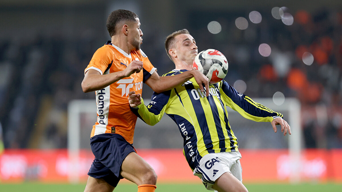 Başakşehir'de oynanan mücadele, 1-1 eşitlikle sona erdi.<br><br>Fenerbahçe'nin golünü müsabakanın 64. dakikasında kullanılan korner atışında kafa vuruşuyla Milan Skriniar kaydetti. Turuncu lacivertli takımın beraberlik golü ise 81. dakikada Bertuğ Yıldırım'dan geldi.