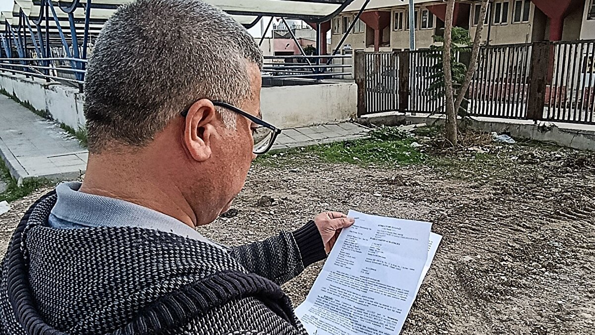 Adana’da Ali Çapar isimli bir şoför, sosyal medya hesabında Şalvar Davası filmine ait bazı sahneleri yayınladığı iddiasıyla Müjde Ar’ın avukatları tarafından Cumhuriyet Başsavcılığı’na şikâyet edildi. Ünlü oyuncunun yer aldığı filmden kesitler paylaşan Çapar’ın, Fikir ve Sanat Eserleri Kanunu kapsamında ifadeye çağrıldığı öğrenildi.