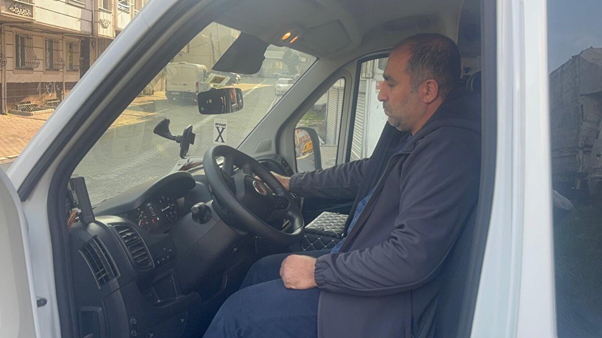 İş sözleşmesi feshedildi, maddi kayıp büyüdü<br><br>Sürekli arızalar nedeniyle çalıştığı fabrikanın kendisiyle yaptığı sözleşmeyi iptal ettiğini belirten Daniş, gelir kaybı yaşadığını ve borçlarının arttığını dile getirdi. “Kredi kartlarım iki katına çıktı, neredeyse icra aşamasına geldim. Araca güvenip iş aldım, fakat sözleşmelerim tek tek iptal edildi” diyerek yaşadığı mağduriyeti anlattı. Bursa’daki firma yetkilileriyle defalarca konuştuğunu ancak sonuç alamadığını da söyledi.