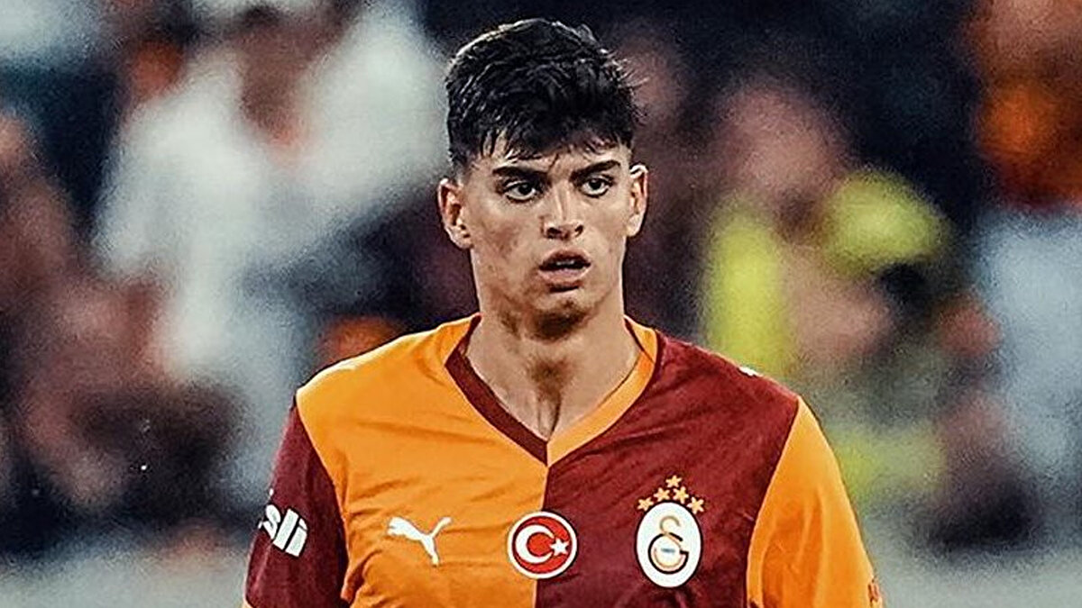 Taraftarlar, klasikleşen galibiyet "üçlü"sünü Arda Ünyay’ın çektirmesini isteyerek genç oyuncuya büyük bir moral verdi.