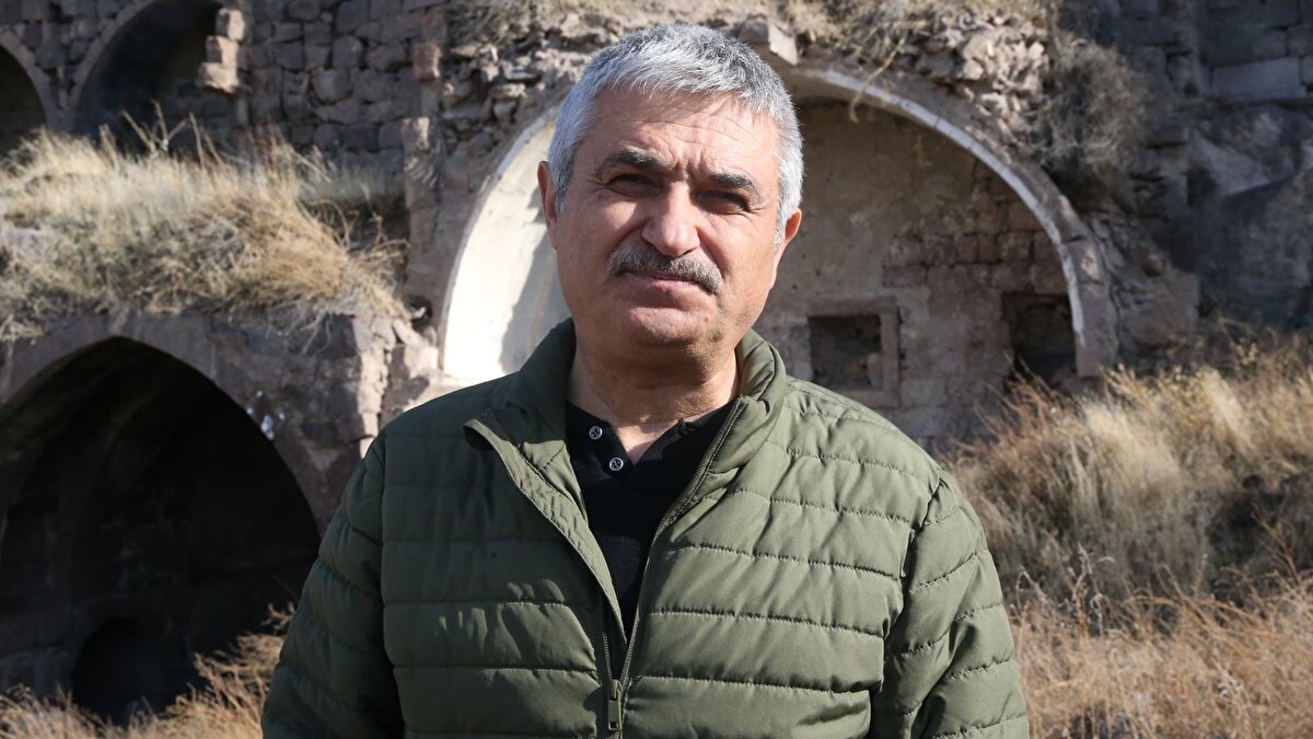 Uluslararası ilgi potansiyeli<br><br>Özsoy, kaya resimlerinin detaylı incelemelerinin tamamlanmasının ardından uluslararası bilim dünyasında da yankı uyandırabileceğini kaydetti. Resimlerin Neolitik Çağ’a ait olabileceği, tarih öncesi Anadolu kültürleriyle çağdaş olabileceği ifade ediliyor. Kayseri’deki bu keşif, bölgenin tarihini yeniden yazma potansiyeline sahip.