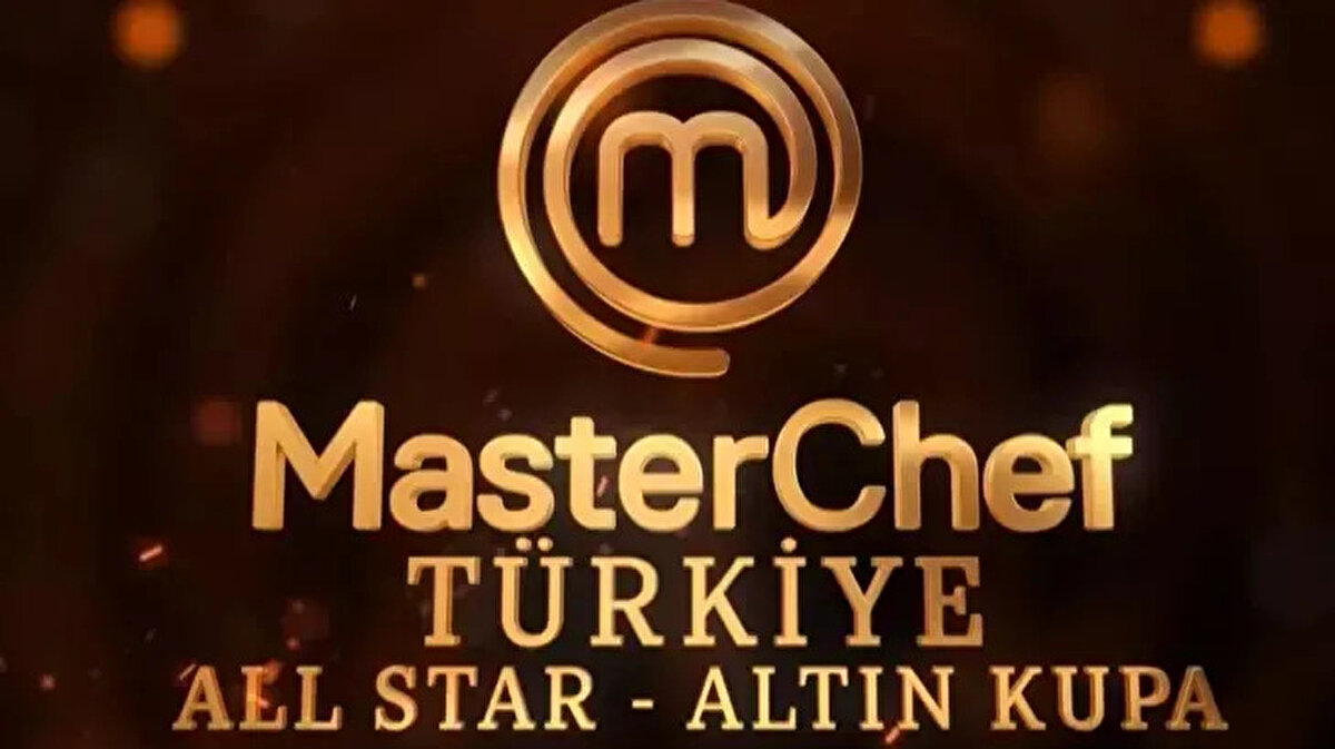 2025 Sezonundan Katılan İsimler<br><br>Bu dev kadroya, 2025 sezonunda gösterdikleri üstün performansla ceket giyen son dörtlü eşlik edecek:<br><br>Çağatay<br><br>Özkan<br><br>Sezer<br><br>Hakan<br><br>Eski ve yeni nesil MasterChef yarışmacılarının kıyasıya mücadelesine sahne olacak MasterChef Altın Kupa, 7 Aralık'ta TV8’de başlıyor.