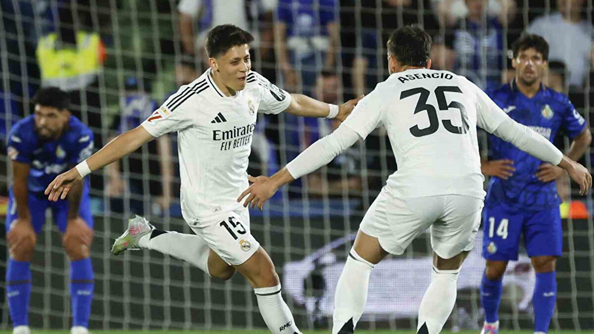 Bu yönüyle, hem oyunu kurabilen hem de hücumda etkin olabilen çok yönlü bir yetenek olduğunu vurguladı.