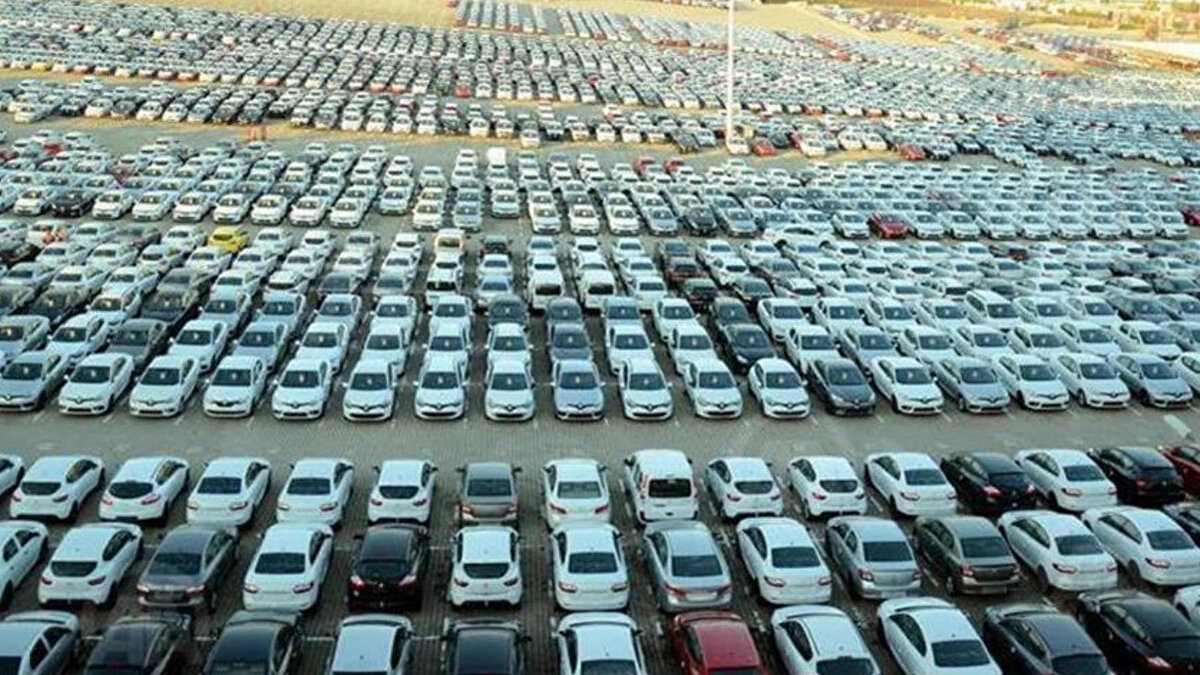 Ancak Ankara kulislerinden gelen son bilgilere göre süreç tamamen durmuş değil. 2025 yılında Meclis gündemine taşınan tasarı üzerinde teknik ve mali çalışmalar devam ediyor. Milletvekilleri tarafından gündeme getirilen ve 20 yaş üzeri aracı olanları kapsaması planlanan bu düzenlemenin, 2026 yılı içerisinde yasalaşma umudu giderek artıyor.