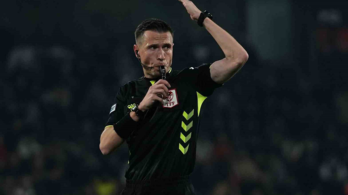 "Hakemin devam kararları doğruydu"<br><br>Mustafa Çulcu: Adnan Deniz Kayatepe genç tecrübesi eksik bir hakem. Fenerbahçe'nin Duran ile penaltı beklediği pozisyonda ve 22 de Başakşehir'in penaltı beklediği pozisyonda devam kararları doğruydu.