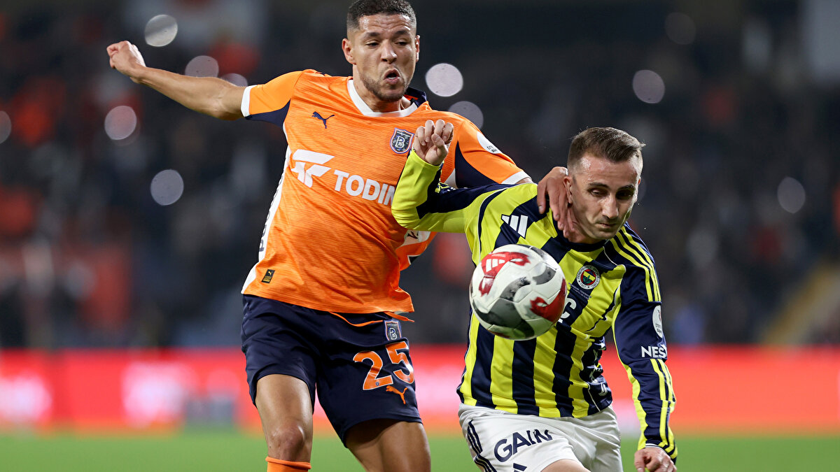 "BU NASIL OLABİLİR?"<br><br>"İleriye dönük bir önemli problemse Kerem'in durumu. Böyle bir oyuncu nasıl bu kadar düşüş yaşar? Nuri Şahin, Başakşehir'i futbol olarak çıkışa geçirmiş. Dün bana göre iki takım adına da sahanın yıldızı Kemen'di." [SABAH]<br>