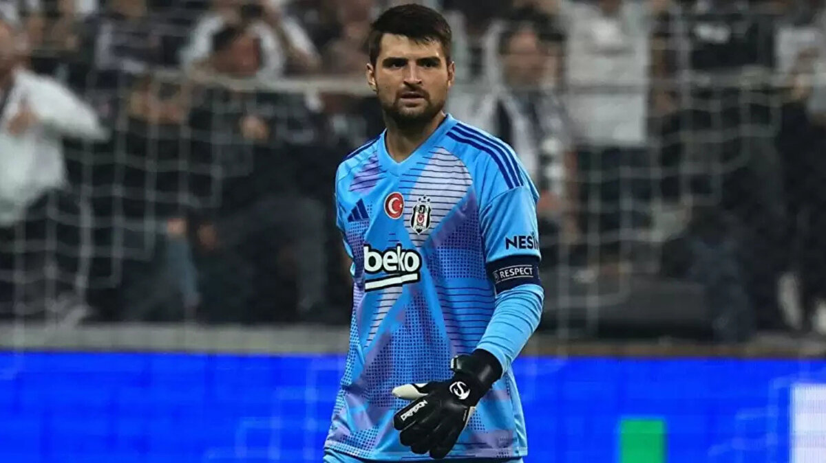 Ersin’in Beşiktaş’tan ayrılma durumu ne?<br><br>Transfermarkt’ın haberine göre, Ersin Destanoğlu'nun Beşiktaş ile olan sözleşmesi sezon sonunda sona erecek. Sevilla, Beşiktaş ile sözleşmesi bitmek üzere olan genç kaleciyle ilgileniyor. Ancak bu transferin bir şarta bağlı olduğu belirtiliyor.