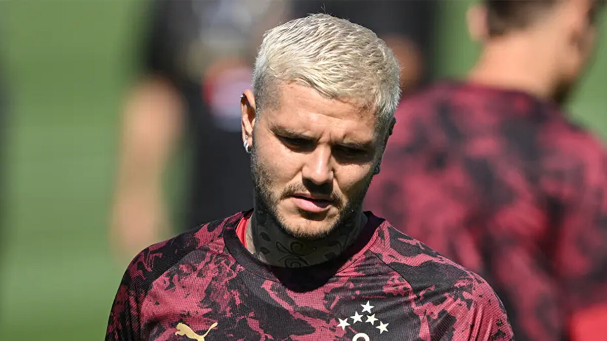 Son zamanlarda Icardi'nin performansının beklenen seviyede olmaması ve Osimhen'in de Afrika Uluslar Kupası'na gidecek olması nedeniyle yedekte oturabilecek bir golcü transfer etmek isteyen Galatasaray transfer düğmesine bastı.