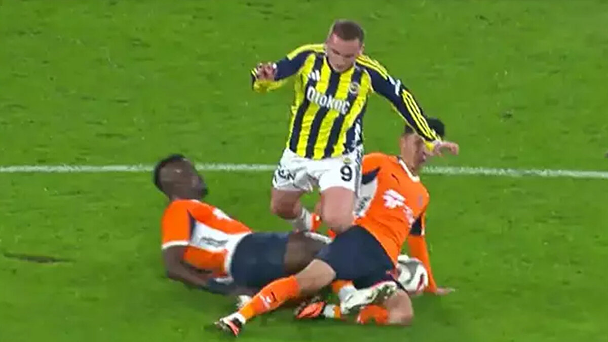 KEREM'İN YERDE KALDIĞI POZİSYON <br><br>Deniz Çoban: 'Aradan topu alınca oyuncu hakem topu aldı dedi ve devam ettirdi. Biz yakın çekimden izlediğimiz zaman görüyoruz ki bir şekilde topu oradan almışlar ama Kerem'i de araya sıkıştırıp bir faul yapmışlar. Her iki oyuncuda.'<br><br>Bahattin Duran: 'Zaten öncesinde çekerek bir faul yapılmış. Öncesinde Feyzullaev faul yapmış devamında ise yine bir faul var.'<br><br>Bülent Yıldırım: 'Topun kazanılması önemli değil. Rakibe ne yaptığınız da çok önemli. İlk pozisyonda potansiyel bir faul var, atak devam etmiş. Bu net bir fauldü kart düşünülmez.'