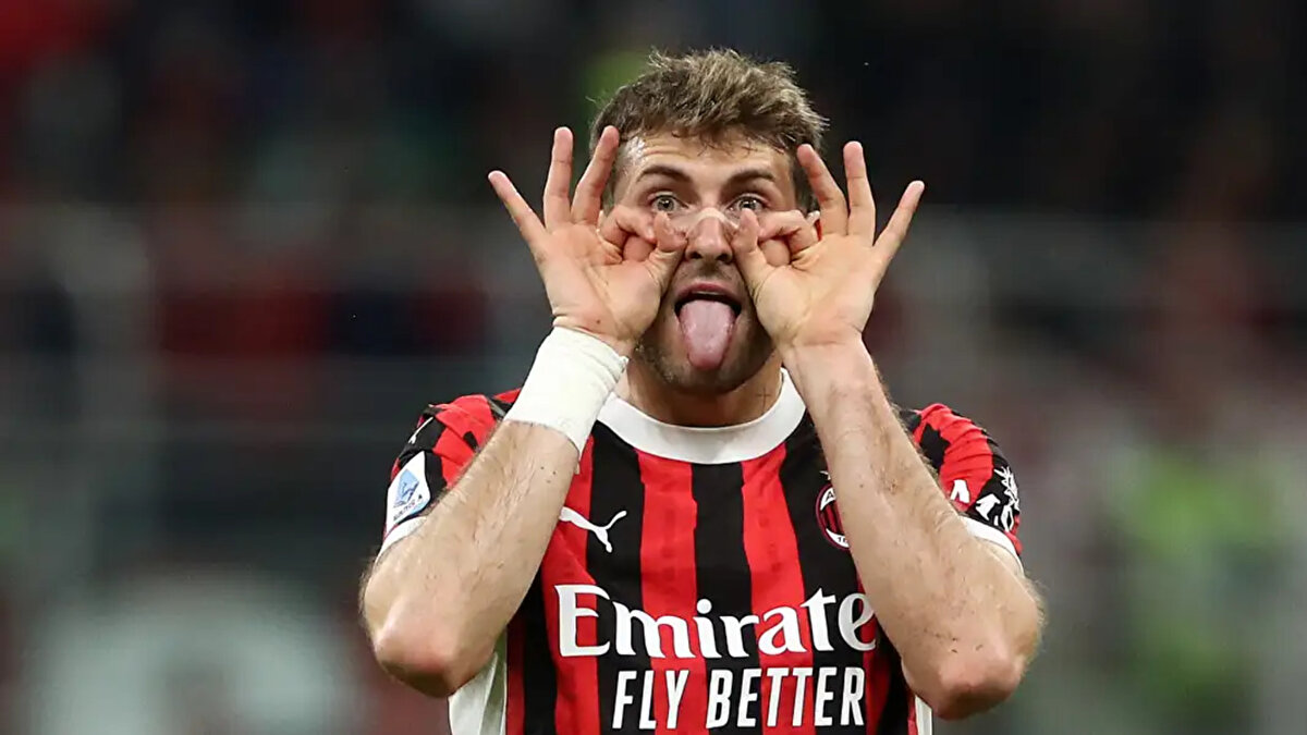 GELECEK HAFTA SAHALARA DÖNÜYOR<br><br>Son haftalarda ayak bileğindeki sakatlık nedeniyle forma giyemeyen Santiago Gimenez'in gelecek hafta sahalara dönmesi bekleniyor.