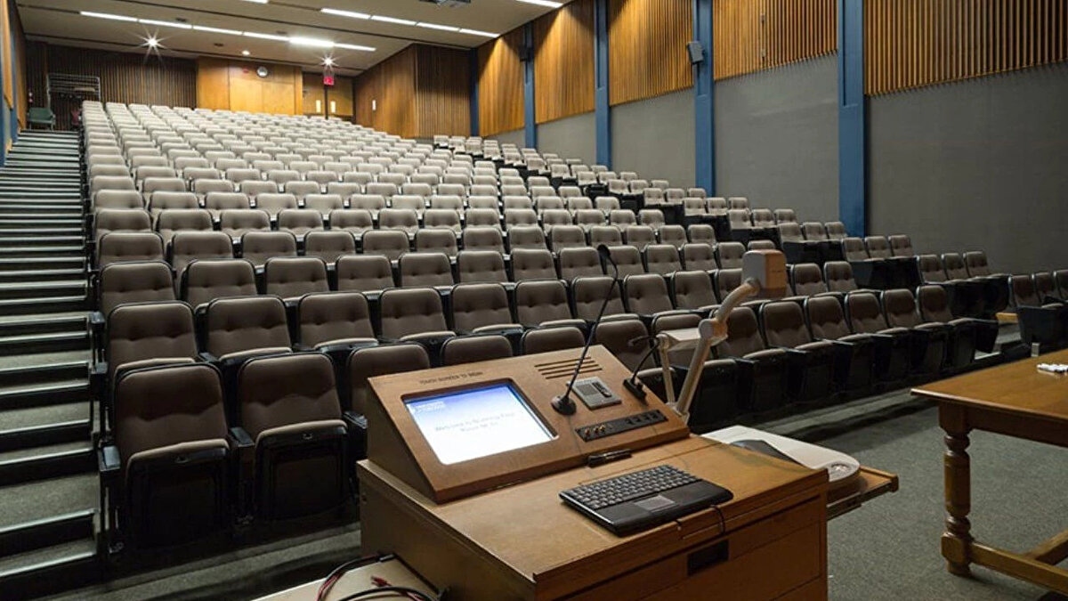 Özvar, Sakarya Üniversitesinin elde ettiği başarıyla “araştırma üniversiteleri ligine” güçlü bir giriş yaptığını belirterek üniversite yönetimini tebrik etti. 2025 yılı sıralamasında zirvenin yine değişmediği görülürken, alt sıralarda dikkat çeken değişimler yaşandı.