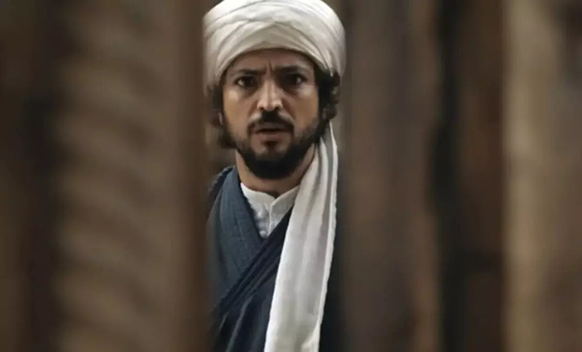 Taner Ölmez: “Kur’an okumadan Gazali’yi anlayamazdım”<br><br>Ünlü oyuncu, projeye hazırlanırken hem senaryoyu hem de Kur’an-ı Kerim’i birlikte okuyarak ilerlediğini belirtti. “Gazali’nin dünyasını anlamak için öncelikle Kur’an’ı anlamam gerektiğini düşündüm” ifadeleri, sosyal medyada geniş yankı uyandırdı.