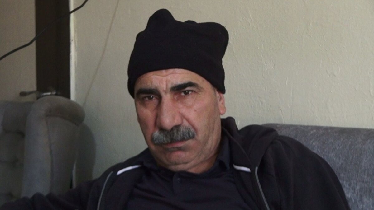 Batman kentinde yaşayan Osman Akın’ın yaşamı, 1,5 yıl önce başlayan yoğun hıçkırık nöbetleri nedeniyle büyük ölçüde değişti. Evli ve beş çocuk babası olan Akın, rahatsızlığın özellikle yemek sırasında kendisini zorladığını, gün içinde enerjisini tamamen tükettiğini ifade etti.