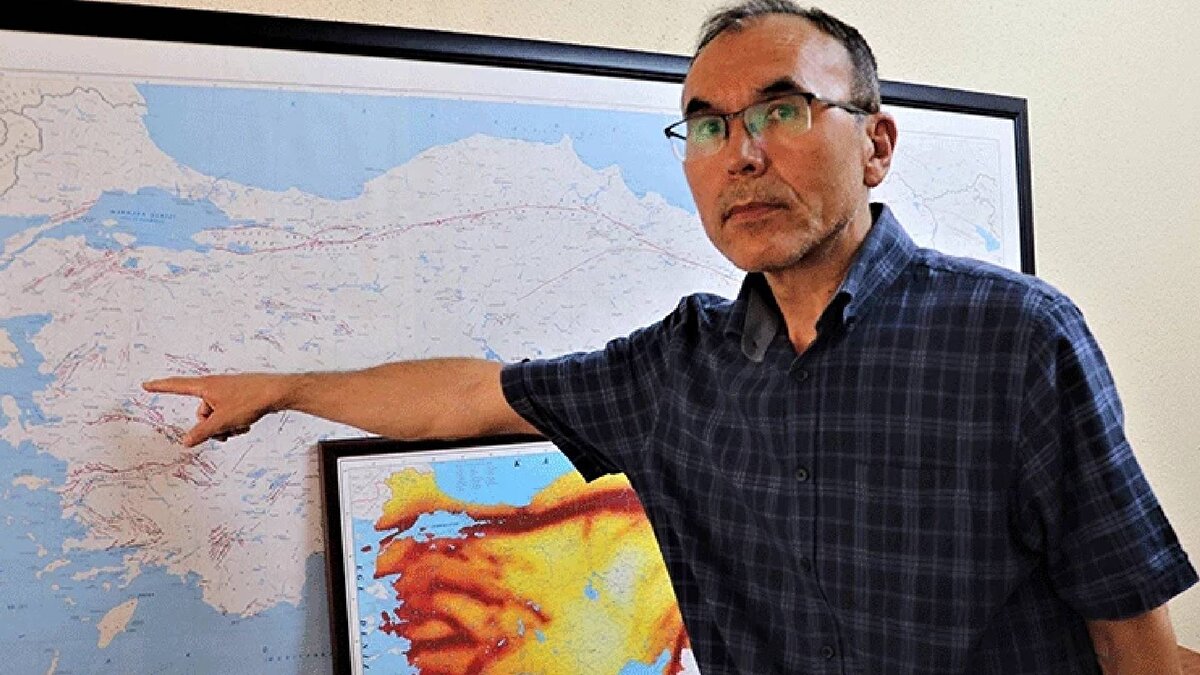 "Daha büyük deprem olasılığı düşük"<br><br>Dr. Bülent Özmen, deprem sonrası yaptığı açıklamada, “Şu an için daha büyük bir depremin gelme olasılığı düşük. Ancak gelişmeleri yakından izlemek gerekiyor. Depremin hangi fay üzerinde ve hangi kırılma mekanizmasıyla gerçekleştiğini tam olarak belirleyemedik” ifadelerini kullandı.