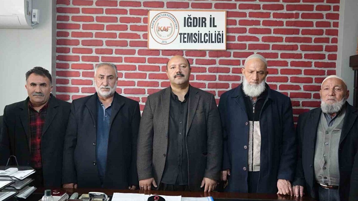 “Kentin yerleşimi daha yüksek bölgelere taşınmalı”<br><br>Iğdır’ın hem deprem bölgesinde yer alması hem de hava sirkülasyonunun zayıf olması sebebiyle gelecekteki şehir planlamasının yeniden ele alınması gerektiğini ifade eden Armağan, nüfusun daha havadar ve güvenli alanlara yönlendirilmesini önerdi. “Daha yüksek bölgeler hem hava kalitesinin iyileştirilmesi hem de deprem riskinin azaltılması açısından önem taşıyor” diye konuştu.