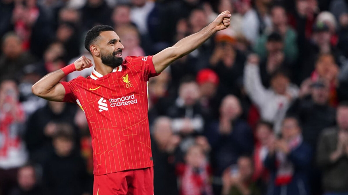 Liverpool’da belirsizlik sürüyor<br><br>Kadro dışı bırakılması sonrası Salah’ın geleceğine ilişkin daha kapsamlı bir kararın ocak ayında verilmesi bekleniyor. Kulüp içinde hem yönetim hem teknik ekip düzeyinde sürecin nasıl sonuçlanacağı merak konusu.