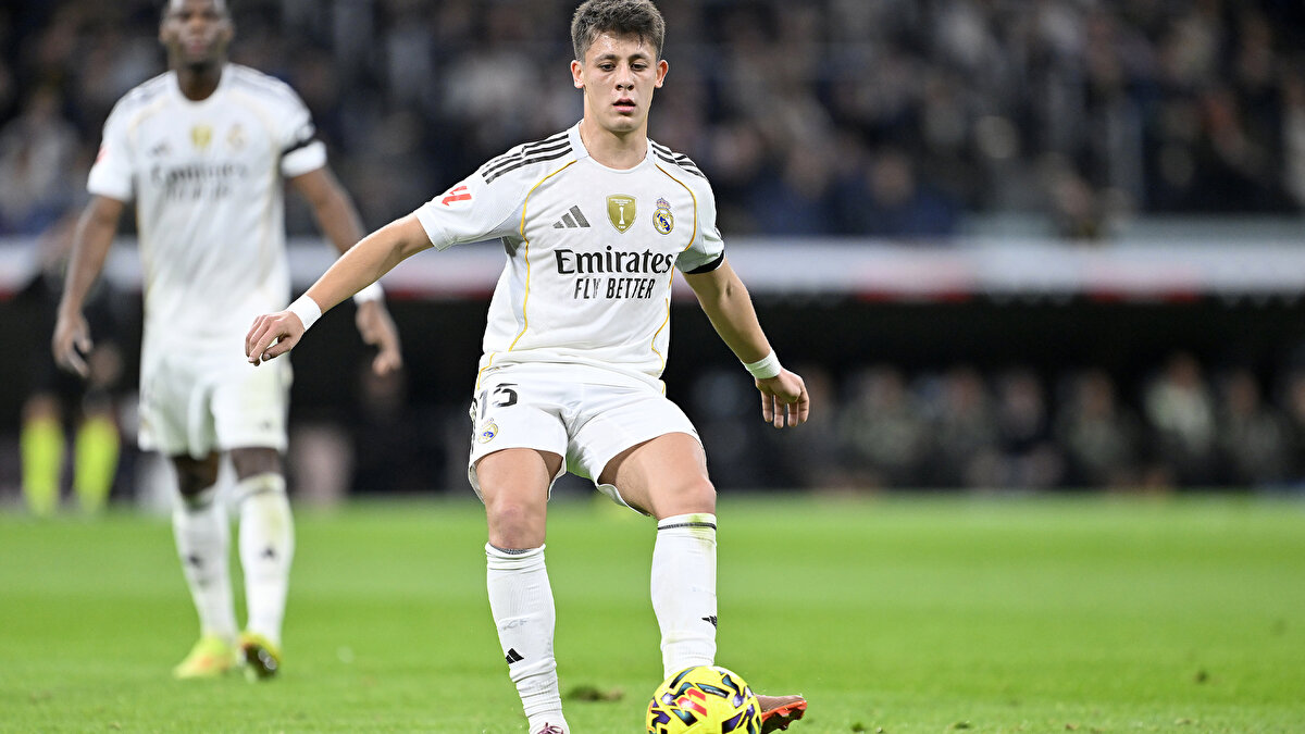 ARDA GÜLER İLK 11’DE BAŞLADI<br><br>Milli yıldızımız Arda Güler, karşılaşmaya ilk 11’de başladı. Maçta etkili olamayan Arda, 74. dakikada yerini Gonzalo’ya bıraktı.