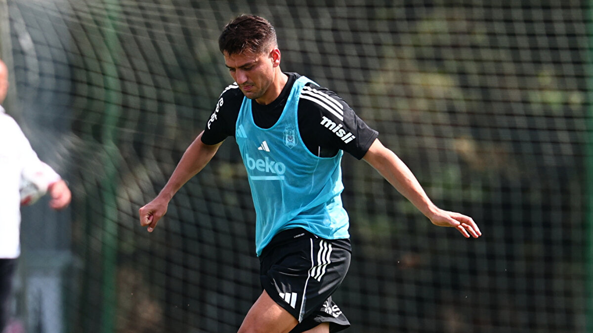 Ligde kritik süreç öncesi kötü haber<br><br>Beşiktaş, yoğun fikstür öncesi iki kanat oyuncusunun sakatlanması nedeniyle kadro planlamasında zorluk yaşayabilir.