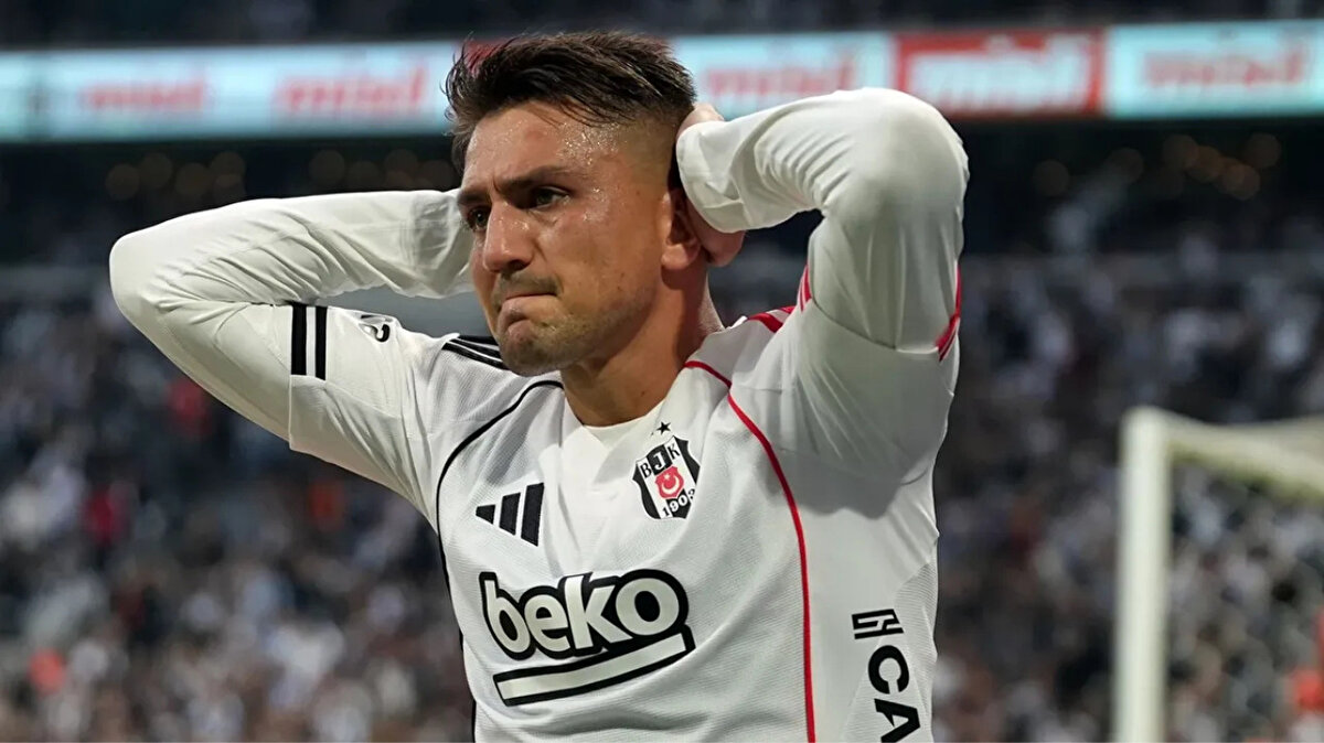 Jota Silva da sakatlandı<br><br>Cengiz’in çıkmasının hemen ardından Beşiktaş bir darbe daha aldı. Jota Silva da sakatlık nedeniyle oyuna devam edemedi.