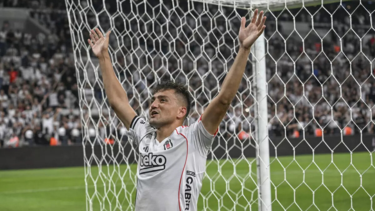 Beşiktaş’ta kritik maçta sakatlık endişesi<br><br>Beşiktaş, Süper Lig 15. hafta mücadelesinde Gaziantep FK ile Dolmabahçe’de karşılaştı. Maçın ilk yarısında iki yıldız oyuncunun birden sakatlanması dikkat çekti.