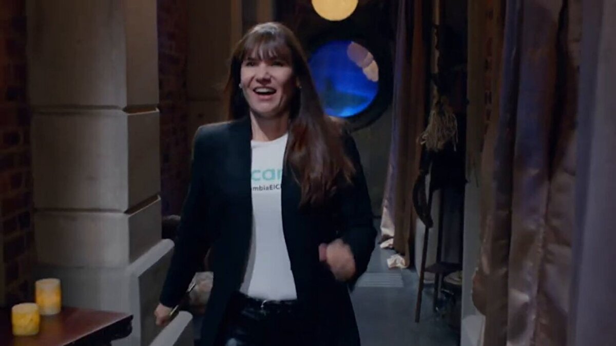 Kolombiya basınına 5 Aralık’ta yansıyan mesajında Guzman, suçlamaların gizli ilişkisi nedeniyle yöneltildiğini ileri sürdü. Kendisinin kızları öldürmekle hiçbir ilgisi olmadığını, uluslararası takibe rağmen masumiyetini koruduğunu belirtti. Savcılığın yürüttüğü soruşturma sürerken, olay Kolombiya’da “aile içi anlaşmazlık”, “zehirli meyve saldırısı” ve “uluslararası takip” başlıklarıyla tartışılmaya devam ediyor.